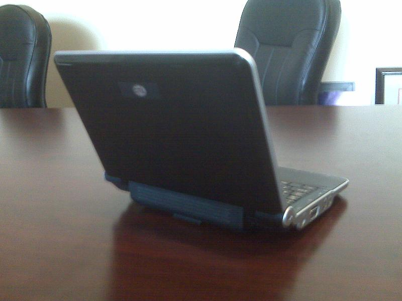 Illustration for article titled CTL IL1 Netbook $50 Cheaper Than Eee PC, Has Better Specs